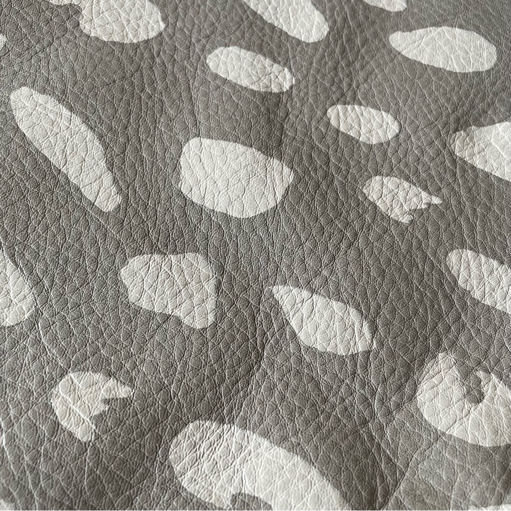 CLARE V. Grey and White Jaguar Clutch - Picture 4 of 6